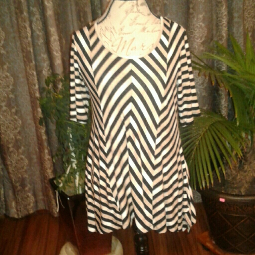 ⚘Dana Buchman Chevron pattern top